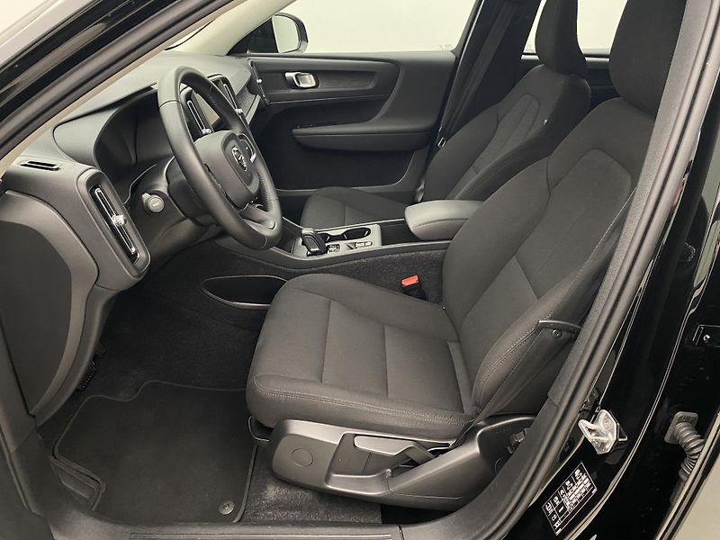 Volvo XC40 T2 KINETIC AUT REZERVACE - fotka 3 z 39