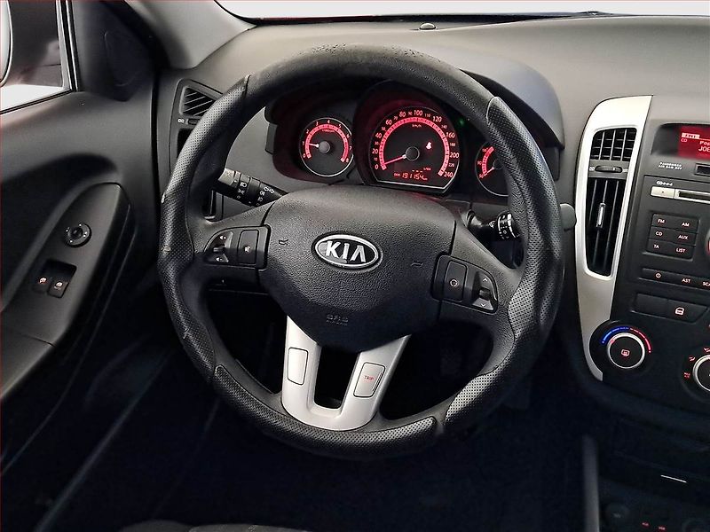 Kia Ceed (2011) 1.6 CVVT, po STK, jezdí dobře - fotka 14 z 15