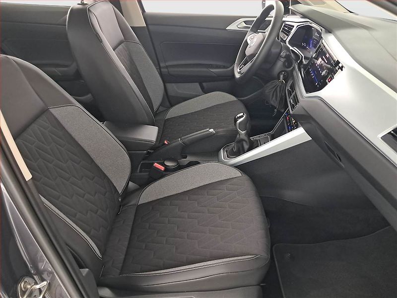 Volkswagen Taigo (2025) 1.0 TSI - fotka 9 z 19