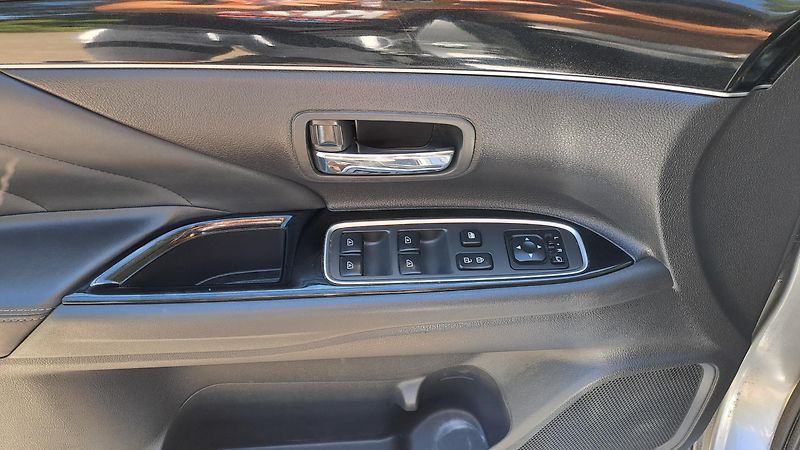 Mitsubishi Outlander 2.4 PHEV 4WD Business - fotka 19 z 28
