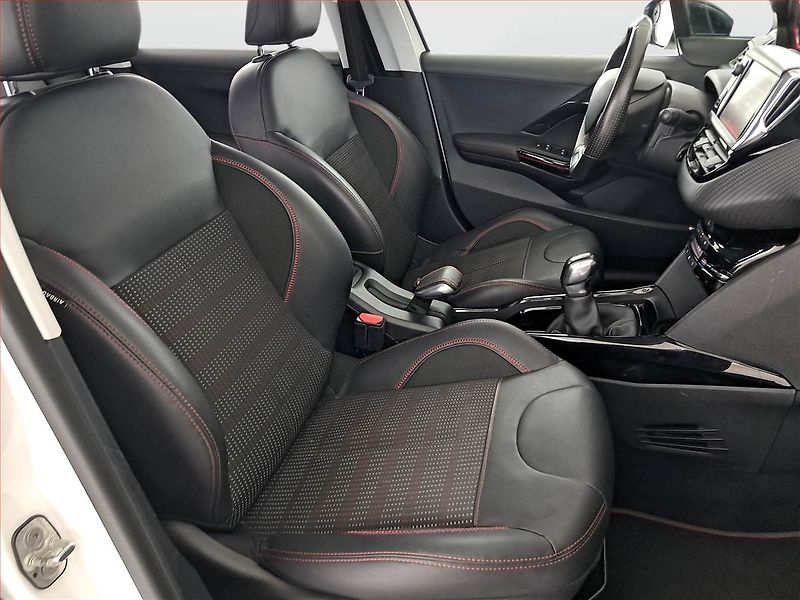 Peugeot 2008 (2016) 1.2 PureTech, Tempomat - fotka 9 z 18