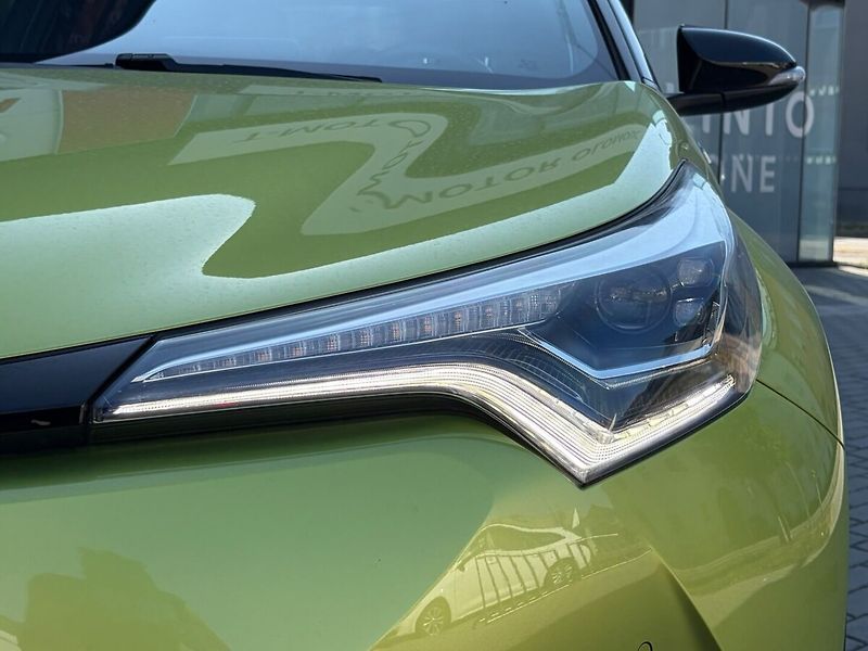 Toyota C-HR 1.8 Hybrid Premium - fotka 18 z 20