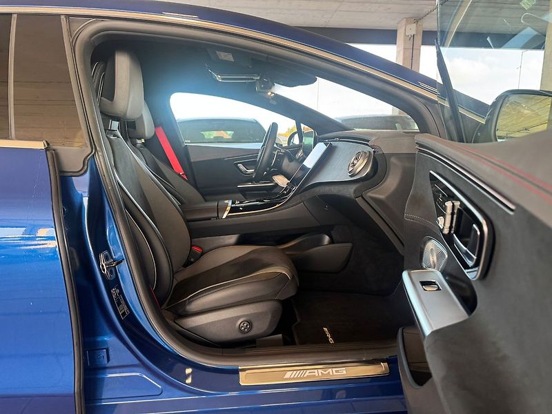 Mercedes-Benz EQE 43 AMG - fotka 18 z 21