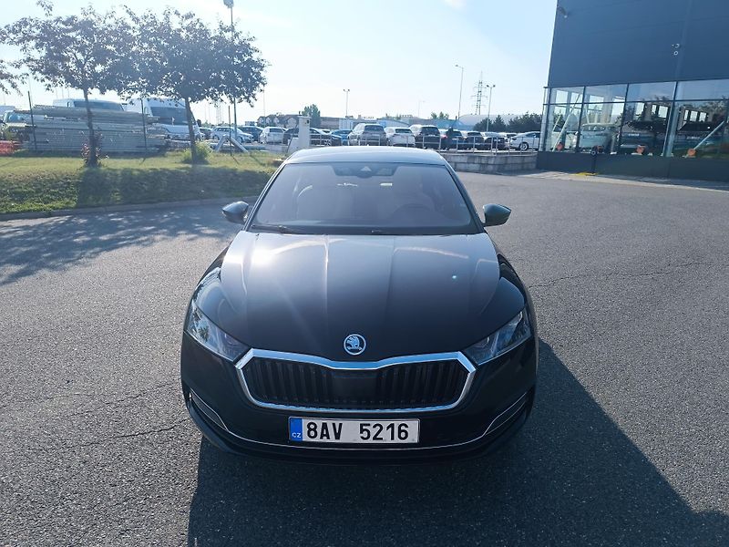 Škoda Octavia (2021) 2,0TSI DSG STYLE 4x4 | ZÁRUKA - fotka 2 z 26