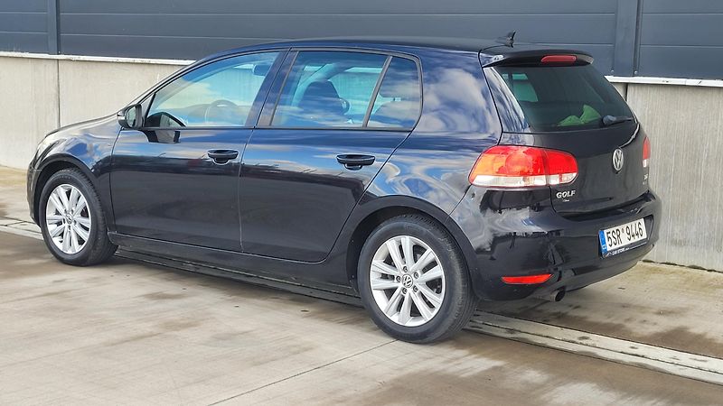 Volkswagen Golf 1,6 TDI 77KW  - fotka 4 z 23