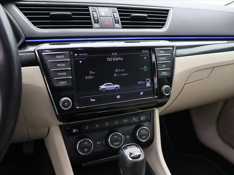 Škoda Superb 1,8 TSI 132kW DSG CZ L&K - fotka 25 z 42