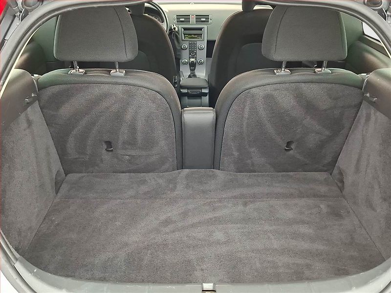 Volvo C30 (2010) 1.6 D, Serv.kniha, po STK - fotka 12 z 15
