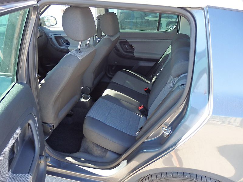 Škoda Fabia 1.4 16V KLIMATIZACE, ASR - fotka 7 z 24