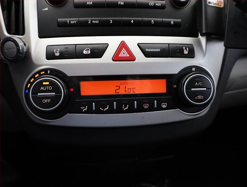 Kia Ceed (2009) 1.4 CVVT, nová STK, Klima - fotka 11 z 15