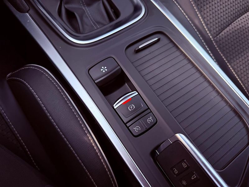 Renault Mégane 1.3 TCe EDC, Bose, Navi, TOP - fotka 22 z 28
