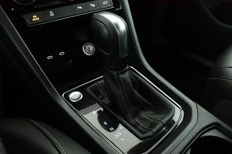 Volkswagen Touran (2020) R-Line 2.0 TDI, Automat - fotka 10 z 20