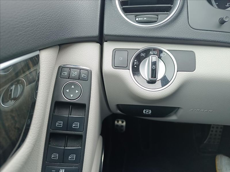 Mercedes-Benz Třídy C 2,2 250 CDI 4MATIC - fotka 13 z 20