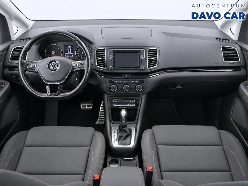 Volkswagen Sharan 2,0 TDI 135kw DSG Sound 7míst - fotka 3 z 10