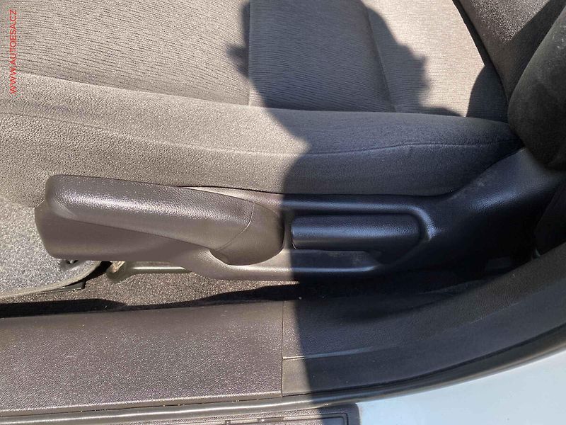 Honda Accord (2010) 2.0 i-VTEC, Comfort, výhřev - fotka 14 z 16