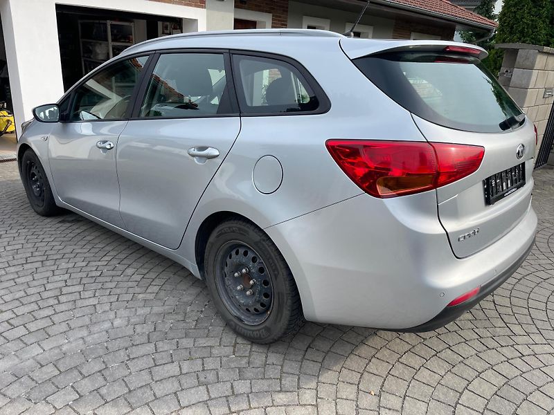 Kia Ceed 1,6 CRDi 100kW AUTOMAT - fotka 7 z 24