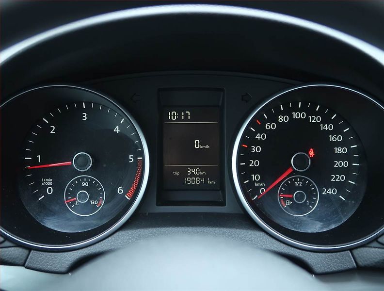 Volkswagen Golf (2012) 1.6 TDI, Serv.kniha - fotka 11 z 15