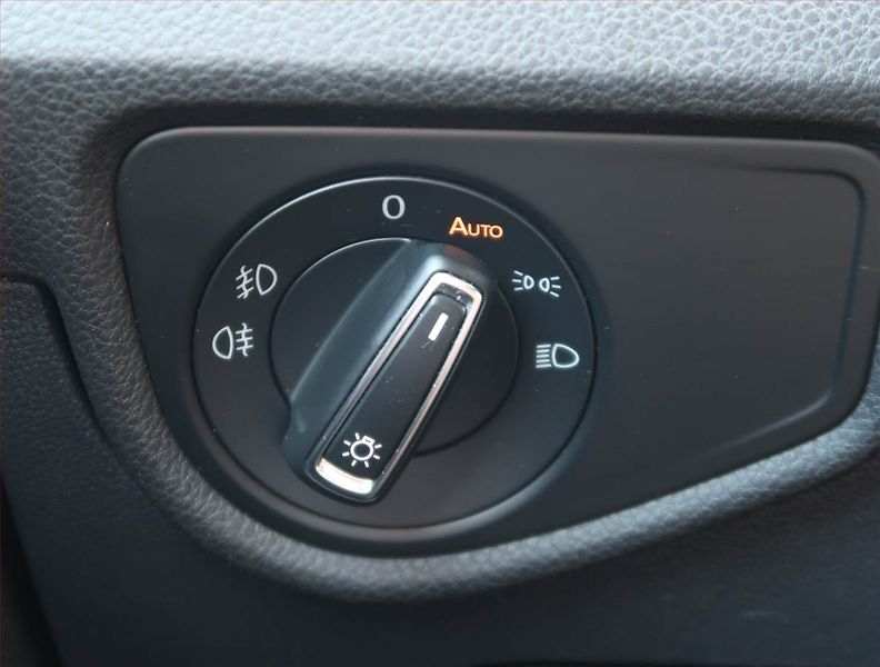 Volkswagen Touran (2017) Highline 1.8 TSI, Automat - fotka 18 z 22