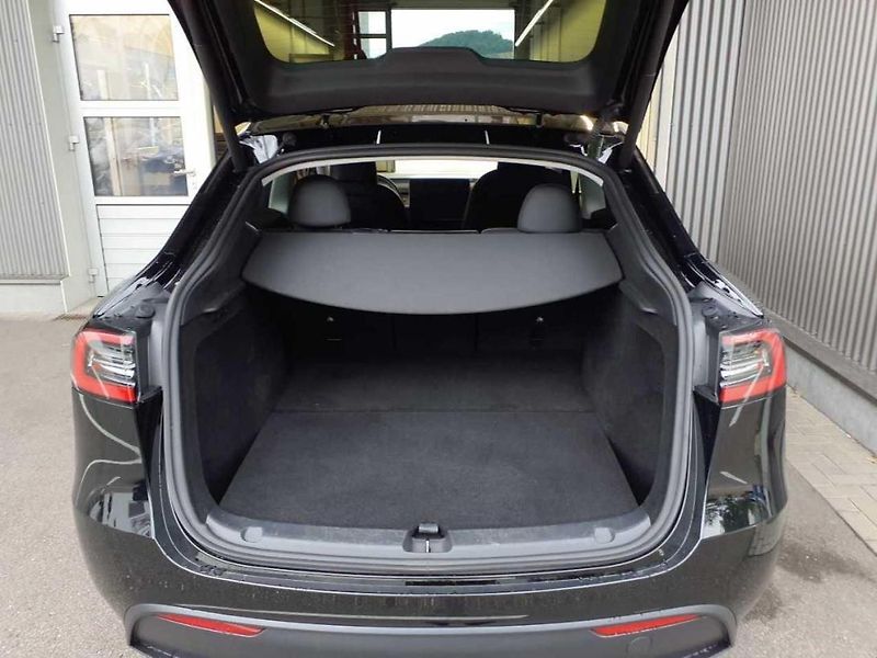 Tesla Model Y RWD 235kw 95,3 % - fotka 7 z 7