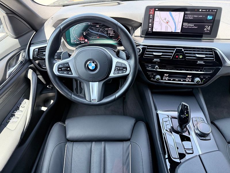 BMW Řada 5 530d Touring, Natáčecí náprava - fotka 15 z 26