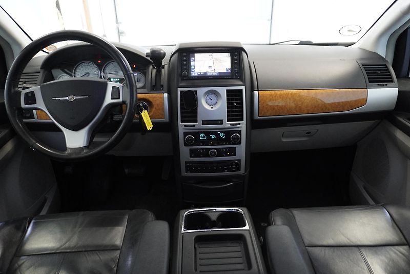 Chrysler Grand Voyager 3,8I LIMITED AUT. - fotka 19 z 30