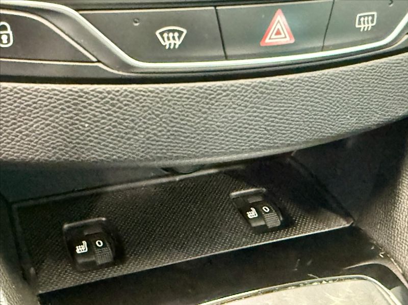 Peugeot 308 1,2 I 1.MAJITEL, SERVISNÍ KNIH - fotka 13 z 15