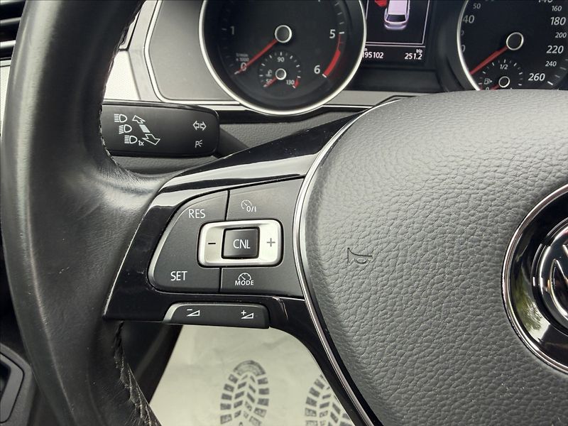 Volkswagen Passat 2.0 TDI Comfortline - fotka 14 z 20