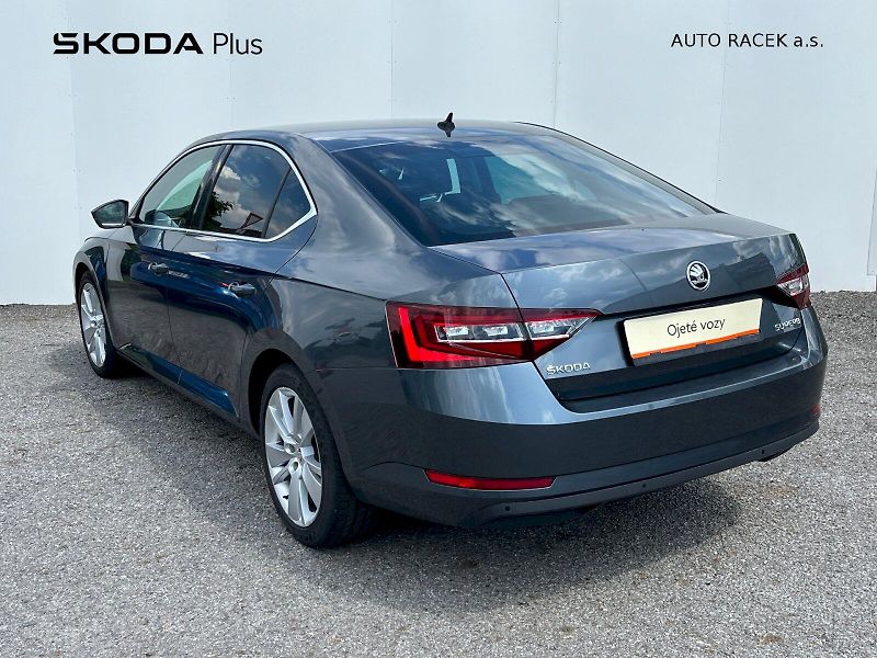 Škoda Superb (2019) 2.0 TDI 110kW Style - fotka 2 z 21
