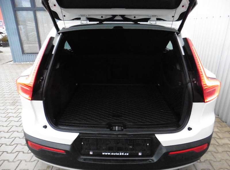 Volvo XC40 2,0 D3 Momentum PRO AWD A/T - fotka 8 z 15