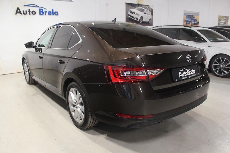 Škoda Superb (2015) 2.0TDI DSG STYLE+ Navi LED - fotka 9 z 43