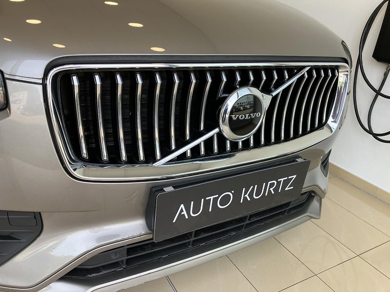 Volvo XC90 B5 AWD Momentum AT8 - fotka 3 z 43