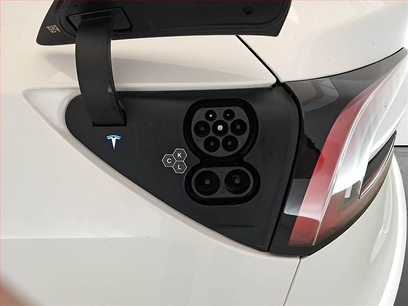 Tesla Model 3 (2023) Standard Range 60kWh, SoH 95% - fotka 20 z 31