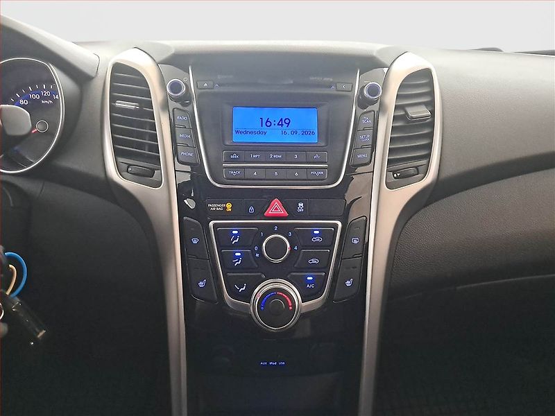 Hyundai i30 (2014) Trikolor 1.6 MPI, Tempomat - fotka 12 z 17