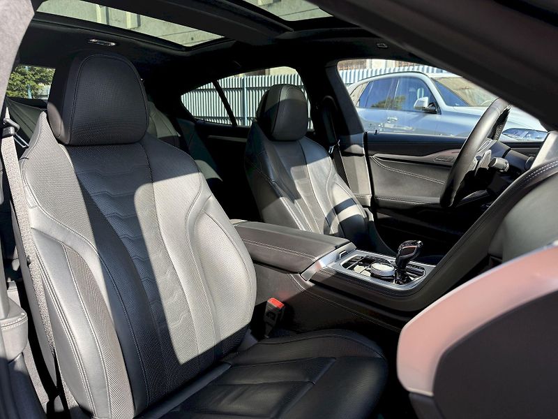 BMW Řada 8 M850ix GC M-Sport Carbon Indiv - fotka 44 z 49