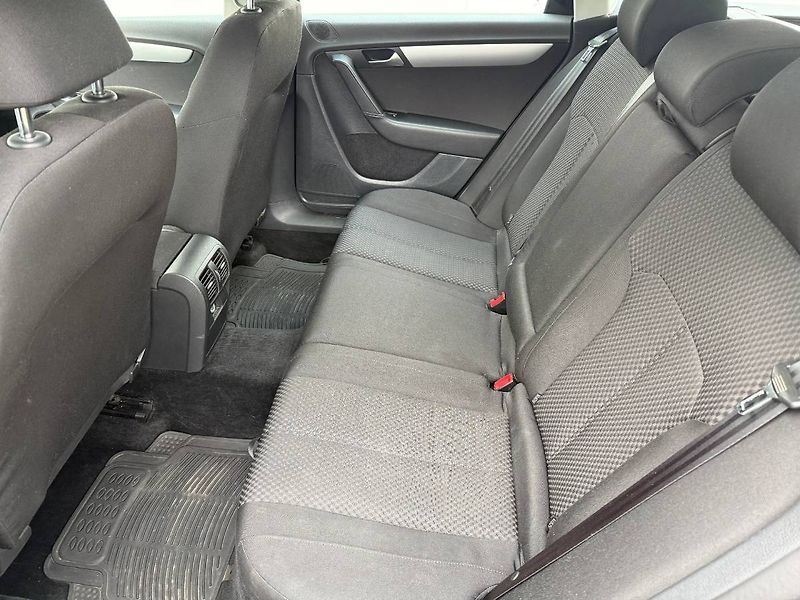 Volkswagen Passat (2012) 1.6 TDI 77 kW Comfortline - fotka 9 z 20
