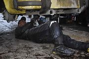Práci mechanikům zejména v dešti nelze rozhodně závidět