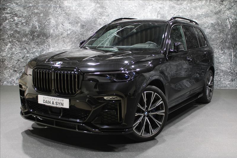 BMW X7 4,4 xDrive M50i B&W, Night-V - fotka 1 z 40