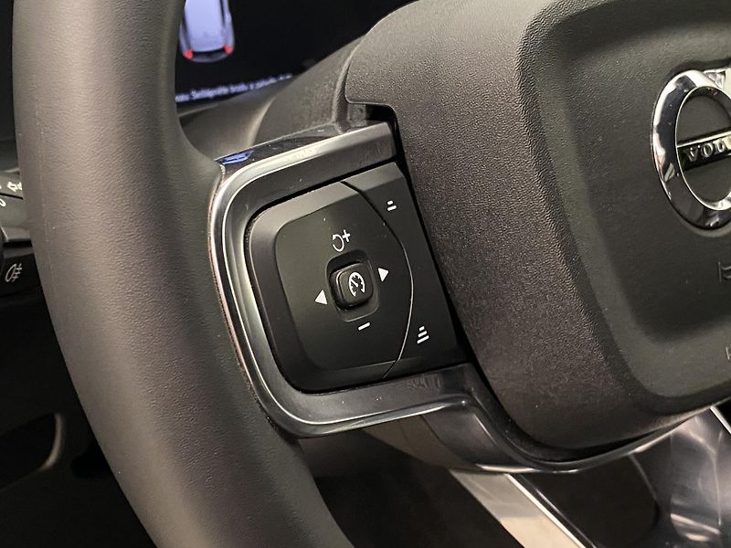 Volvo XC40 PURE ELECTRIC RECHARGE PLUS - fotka 19 z 55