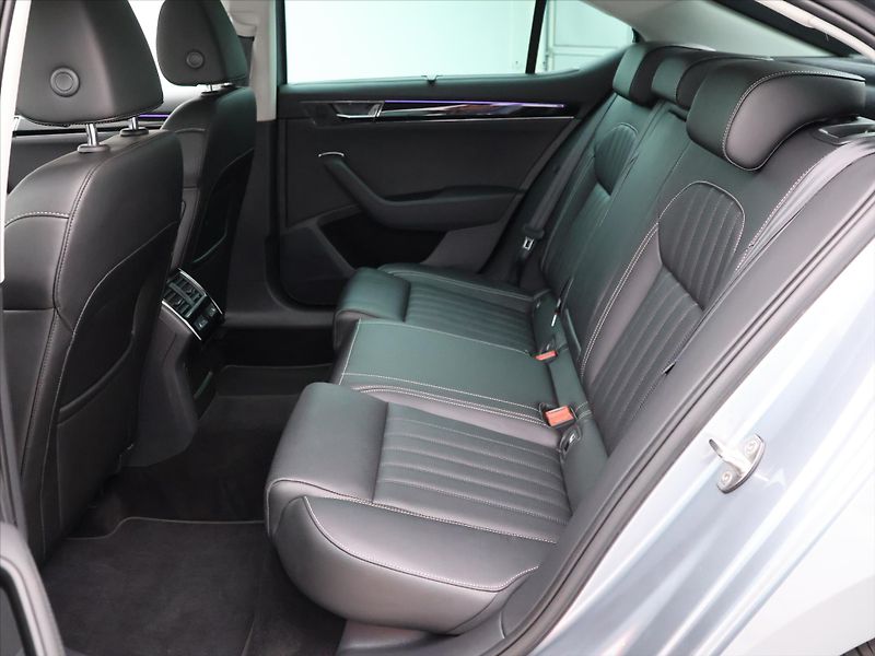 Škoda Superb 2,0 TDI 140kW DSG 4x4 L&K DPH - fotka 14 z 39