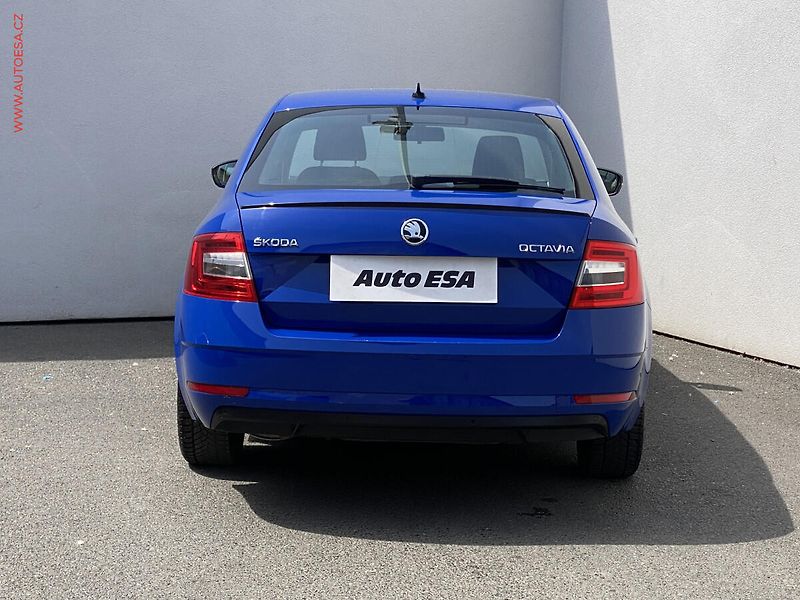 Škoda Octavia (2019) 1.5 TSi, ČR, Active, park. - fotka 5 z 17