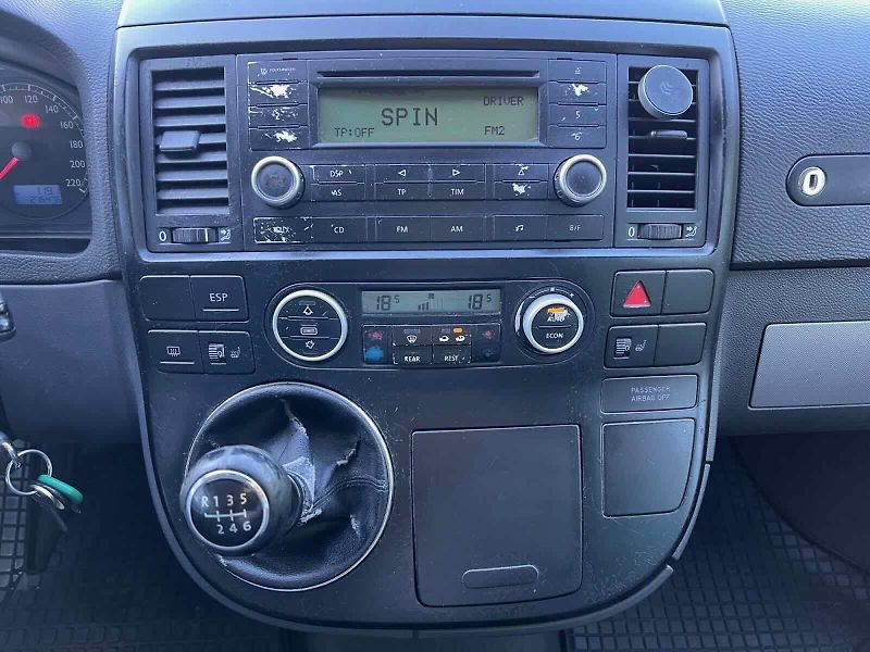 Volkswagen Multivan (2005) COMFORTLINE 2.5TDI CZ - fotka 11 z 16