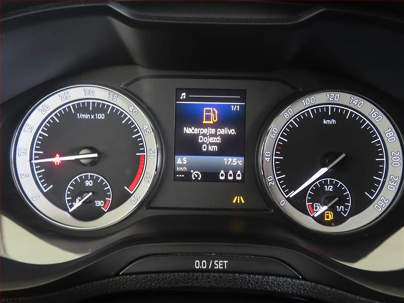 Škoda Karoq (2018) Style 1.6 TDI, Automat, Kůže - fotka 11 z 13