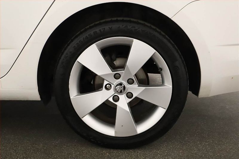 Škoda Octavia (2015) 1.6 TDI, Serv.kniha, Xenony - fotka 23 z 23