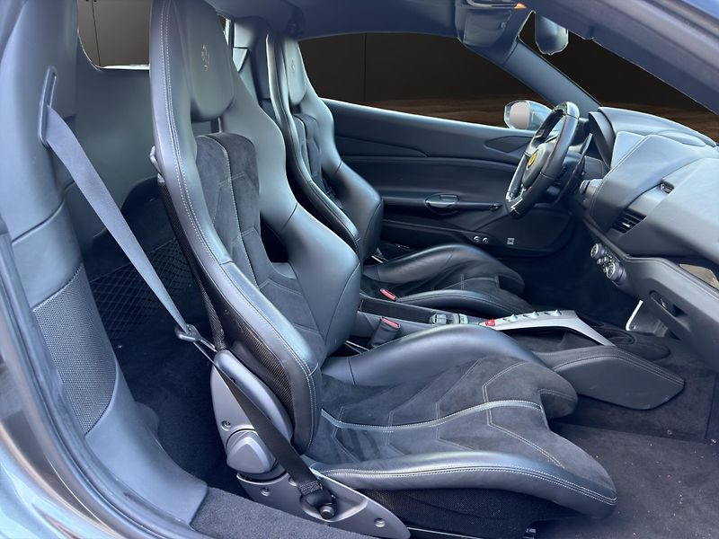 Ferrari 488 (2016) SPIDER CARBON RACING SEATS - fotka 18 z 27