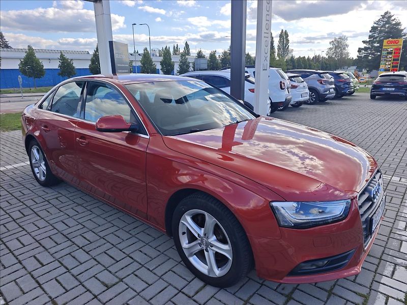 Audi A4 1,8 TFSI 125kW  Edition - fotka 8 z 21