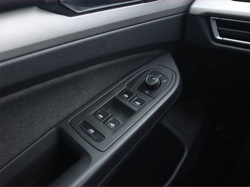 Volkswagen Golf (2022) 2.0 TDI, Automat, Navi - fotka 22 z 23