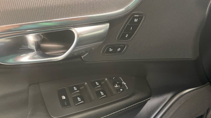Volvo V90 (2018) Kombi Inscription 2.0 TDI 110k - fotka 20 z 38