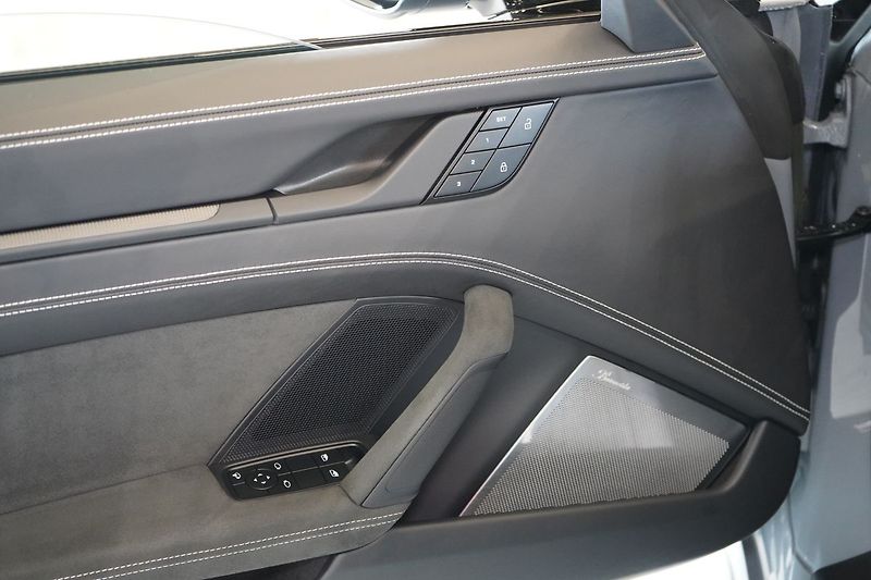 Porsche 911 Carrera 4 GTS, Aerokit, Lift - fotka 23 z 55