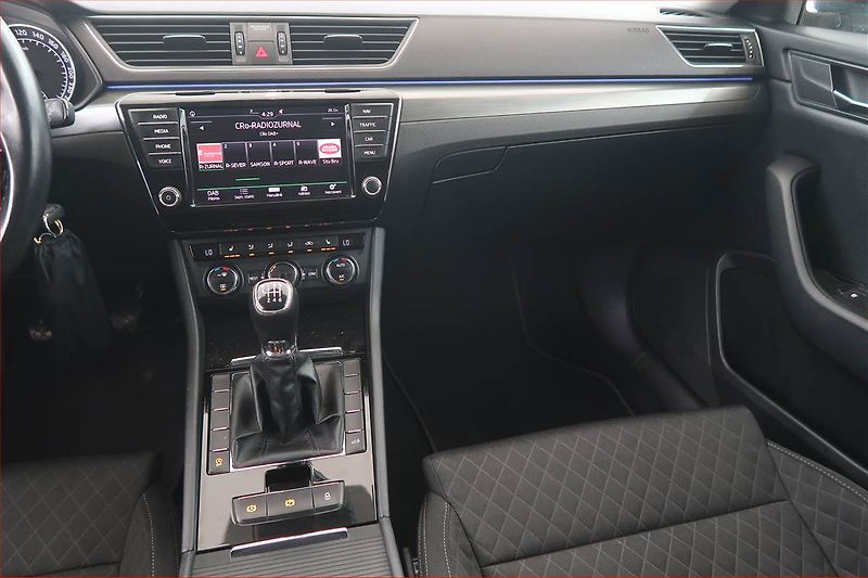 Škoda Superb (2016) 1.6 TDI, Navi, Bi-Xenony - fotka 8 z 20
