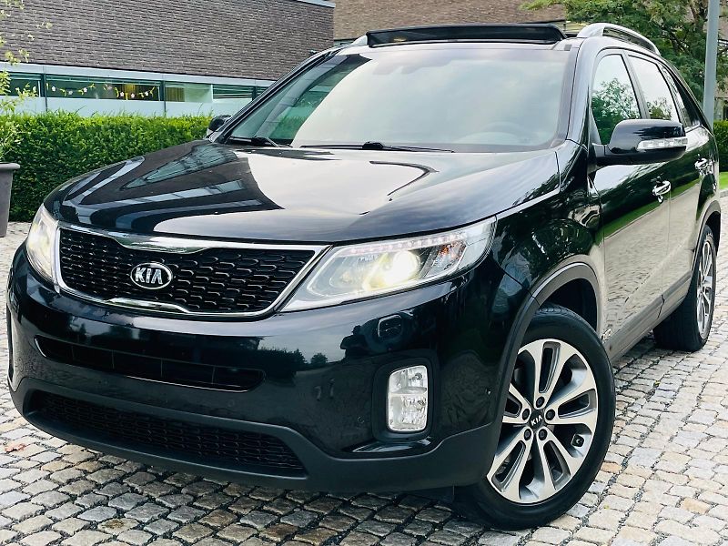 Kia Sorento 2.2D 4x4 AUT PANORAMA VÝHŘEV  - fotka 1 z 51