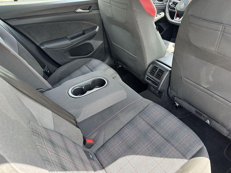 Volkswagen Golf (2023) 2.0 TSI DSG GTI - fotka 10 z 32